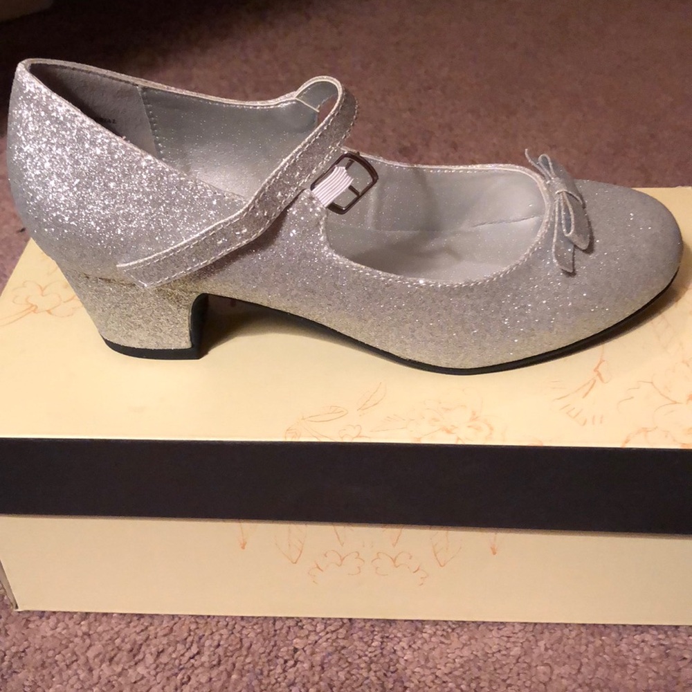 Silver kids heel